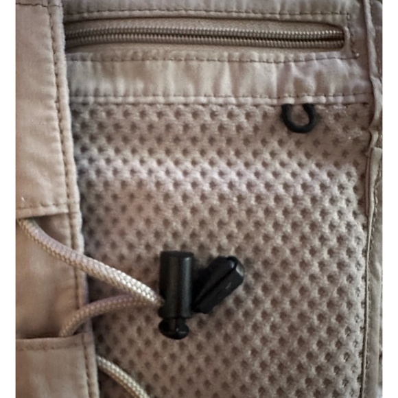 VICTORINOX Deluxe Multi-Pocket Concealed Neck Pouch 5.5”x 8” Khaki - Picture 9 of 9